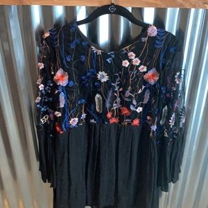 💥 GORGEOUS Cotton Mesh Embroidered Tunic Top 💥